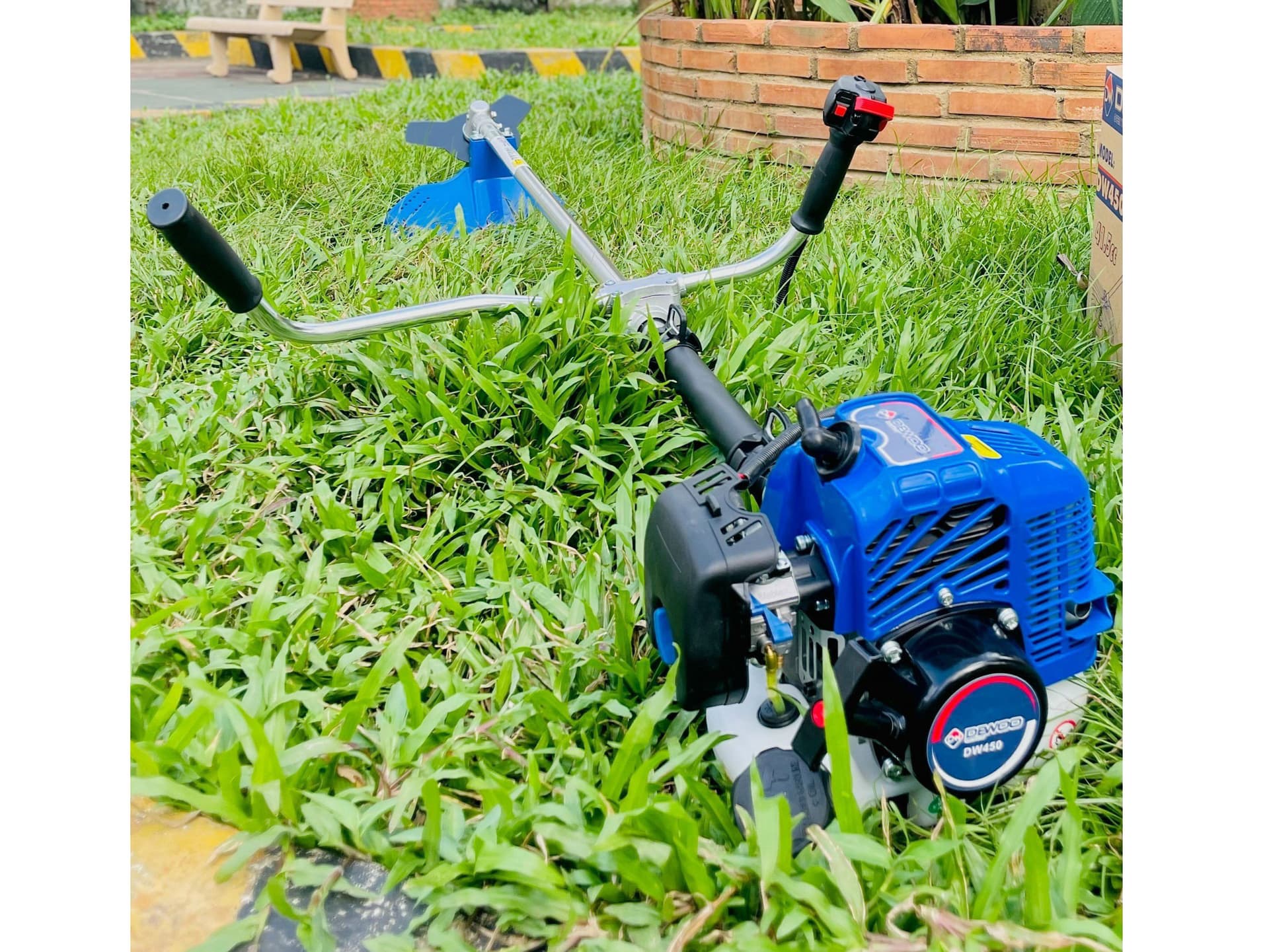 Ảnh Máy cắt cỏ Dewoo DW-450